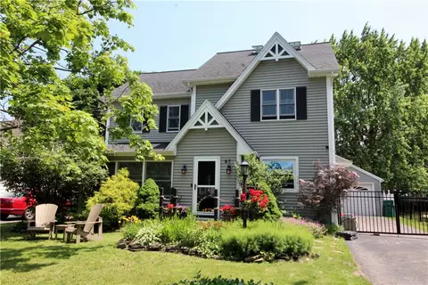 67 Sandymount Dr, Irondequoit, NY 14617