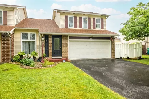 77 Frenchwoods Cir, Rochester, NY 14618