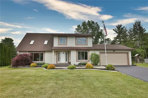 35 Old Country Rd, Greece, NY 14612