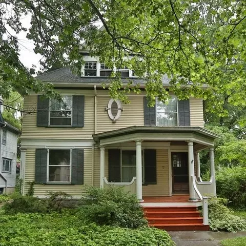 121 Dartmouth St, Rochester, NY 14607