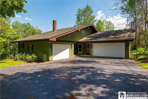 6007 Crestwood Rd, Mayville, NY 14757