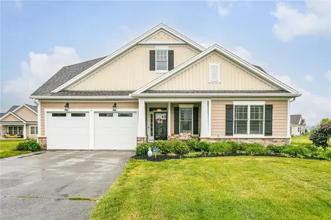 26 Saint Johnsville Trl, Rochester, NY 14618