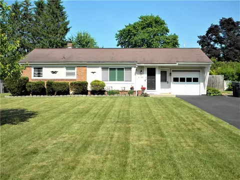 42 Barcrest Dr, Greece, NY 14616