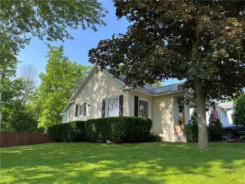 13 Grant Ave, Benton, NY 14527