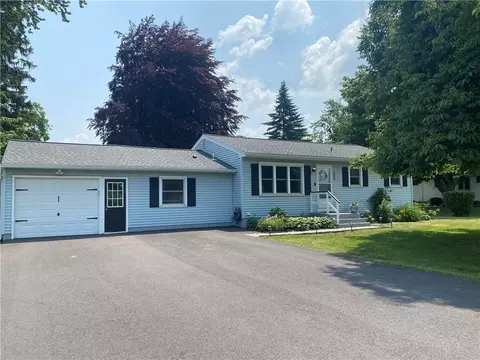 1058 Five Mile Line Rd, Webster, NY 14580