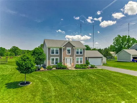 1593 Barrow Hl, Webster, NY 14580