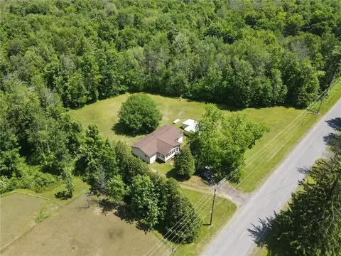 9217 Catchpole Rd, North Rose, NY 14516