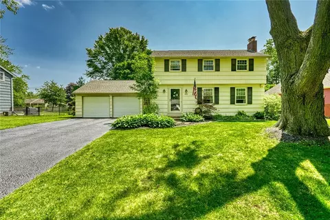 222 Champion Ave, Webster, NY 14580