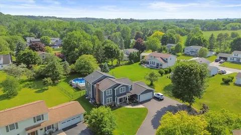5 Grey Fox Ln, Perinton, NY 14450