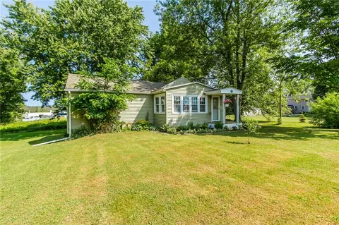 1407 Ridge Rd, Ontario, NY 14519