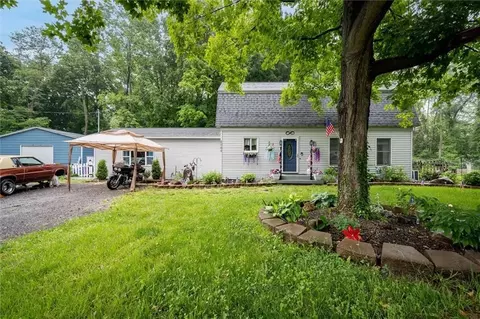 2065 Browns Sq, Ontario, NY 14519