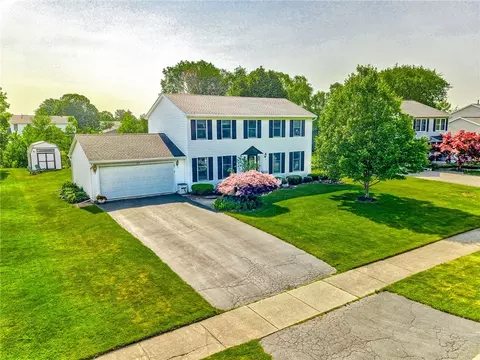 162 Celtic Ln, Greece, NY 14626