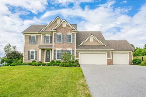 38 Coventry Rdg, Pittsford, NY 14534