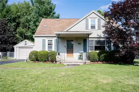 21 Elwood Dr, Rochester, NY 14616