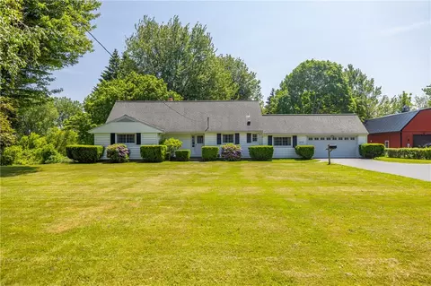 2772 Lake Rd, Williamson, NY 14589