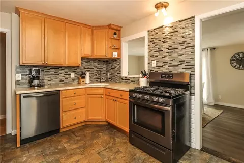 128 Whittington Rd, Irondequoit, NY 14609 photo 8