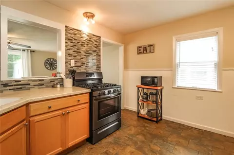 128 Whittington Rd, Irondequoit, NY 14609 photo 9