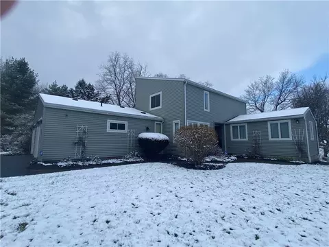 25 Hanningfield Cir, Perinton, NY 14450