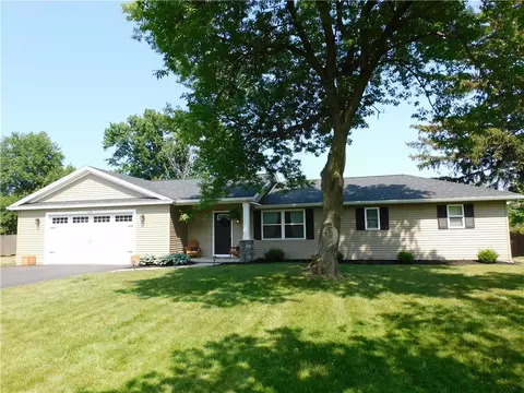 1138 Hilton Parma Rd, Parma, NY 14468