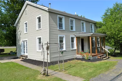 3511 Vienna St, Palmyra, NY 14522