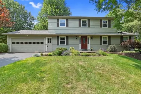 39 Crestview Dr, Pittsford, NY 14534