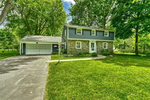 25 Lake Lea Rd, Irondequoit, NY 14617