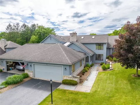 25 Woodcliff Ter, Perinton, NY 14450