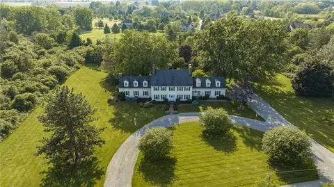 484 Smith Rd, Pittsford, NY 14534