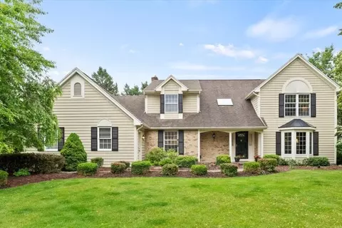 9 Claret Dr, Perinton, NY 14450