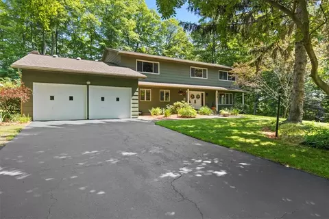 20 Valley Brook Dr, Perinton, NY 14450