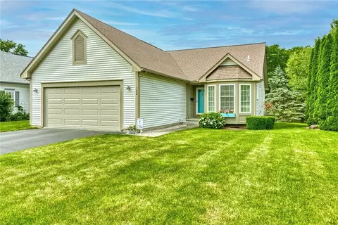 122 Cranbrook Ter, Webster, NY 14580