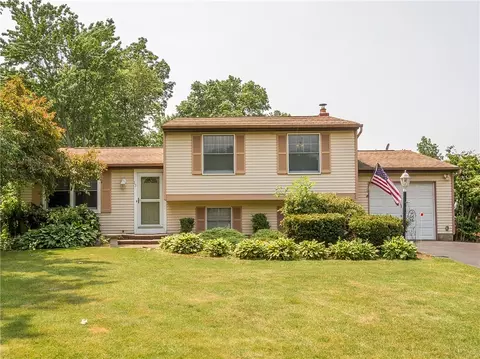 13 Donlin Dr, Ogden, NY 14624