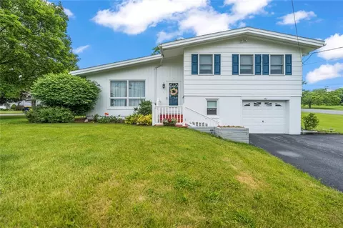 1 Hillcrest Dr, Bloomfield, NY 14469