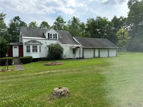 33 Little Gilbert Ln, Bradford, PA 16701