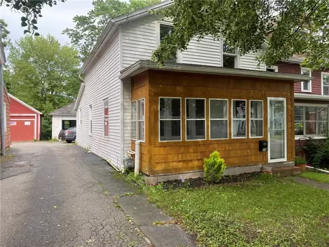 77 Pleasant St, Canandaigua, NY 14424