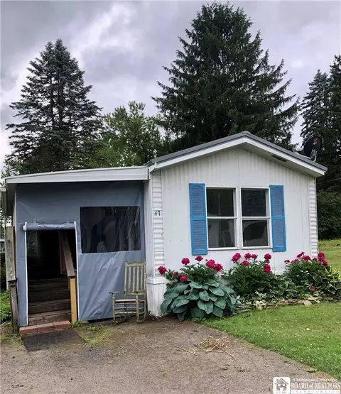 47 Fourth St, Ellery, NY 14712
