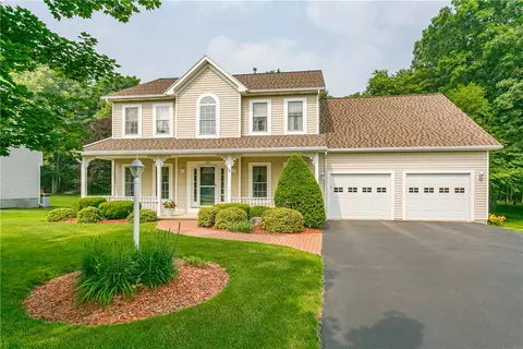 104 Aspen Look Dr, Henrietta, NY 14467