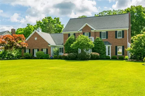 5 Merryhill Ln, Pittsford, NY 14534