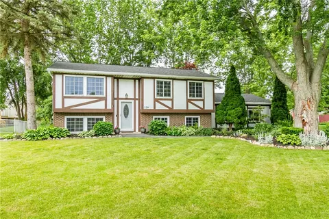 228 Overland Trl, West Henrietta, NY 14586