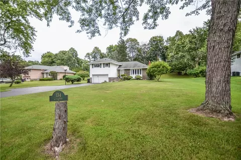 134 Clearview Dr, Pittsford, NY 14534
