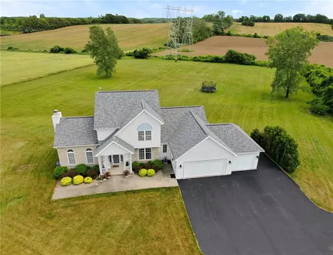 14 Lentine Dr, Riga, NY 14428