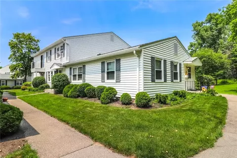 20 Acorn Ln, Perinton, NY 14450