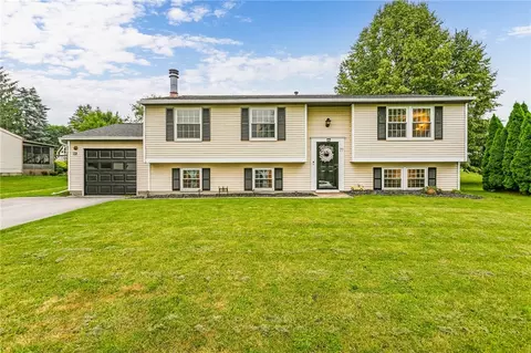 77 Wildherd Dr, Henrietta, NY 14467