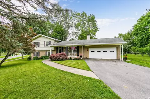 19 Whelehan Dr, Greece, NY 14616