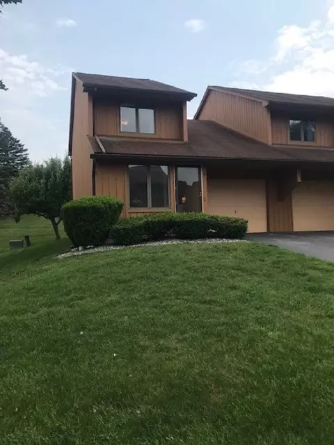 19 Maybrook Ln, Perinton, NY 14450