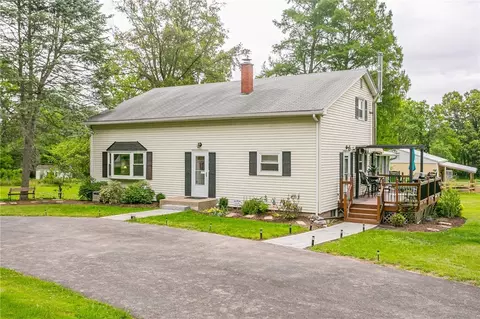 453 Fisher Rd, Pittsford, NY 14534