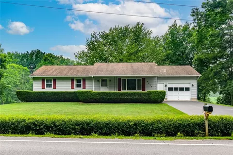 9049 Lyons Marengo Rd, Galen, NY 14489