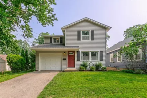 30 Holloway Rd, Brighton, NY 14610
