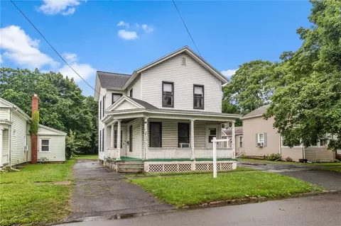 7 Spencer St, Lyons, NY 14489