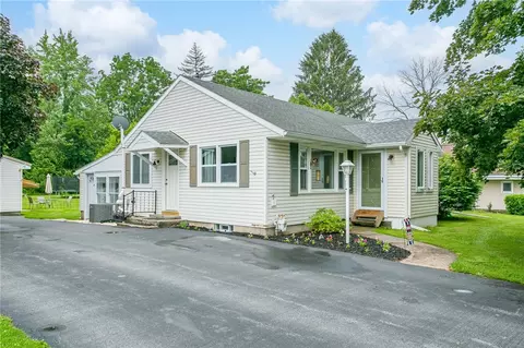 7 Pratt Rd, Manchester, NY 14504